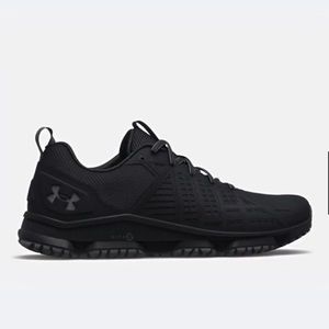 New in box Under Armour UA MG Strikefast sneakers